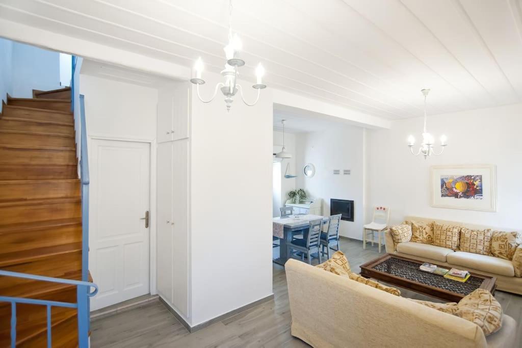 Locrihouse-Stylish Comfortable Home In Galaxídhion Exterior foto